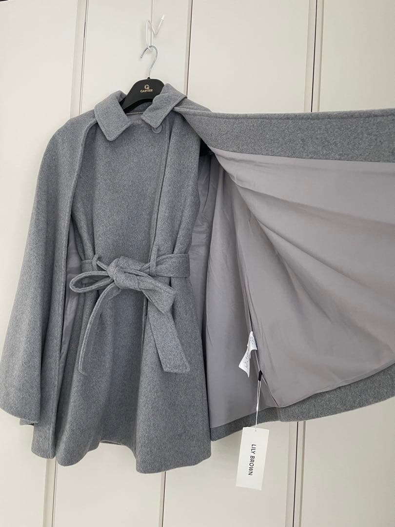 Sugar•*¨ LILY BROWN グレー ケープコート 新品タグ付き